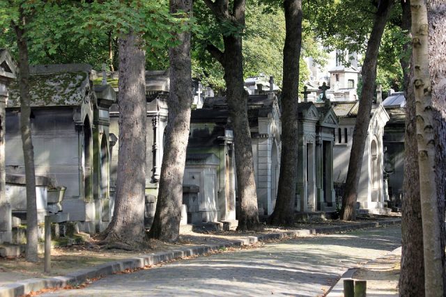 Le cimetière Père-Lachaise, un lieu de pèlerinage et de tourisme